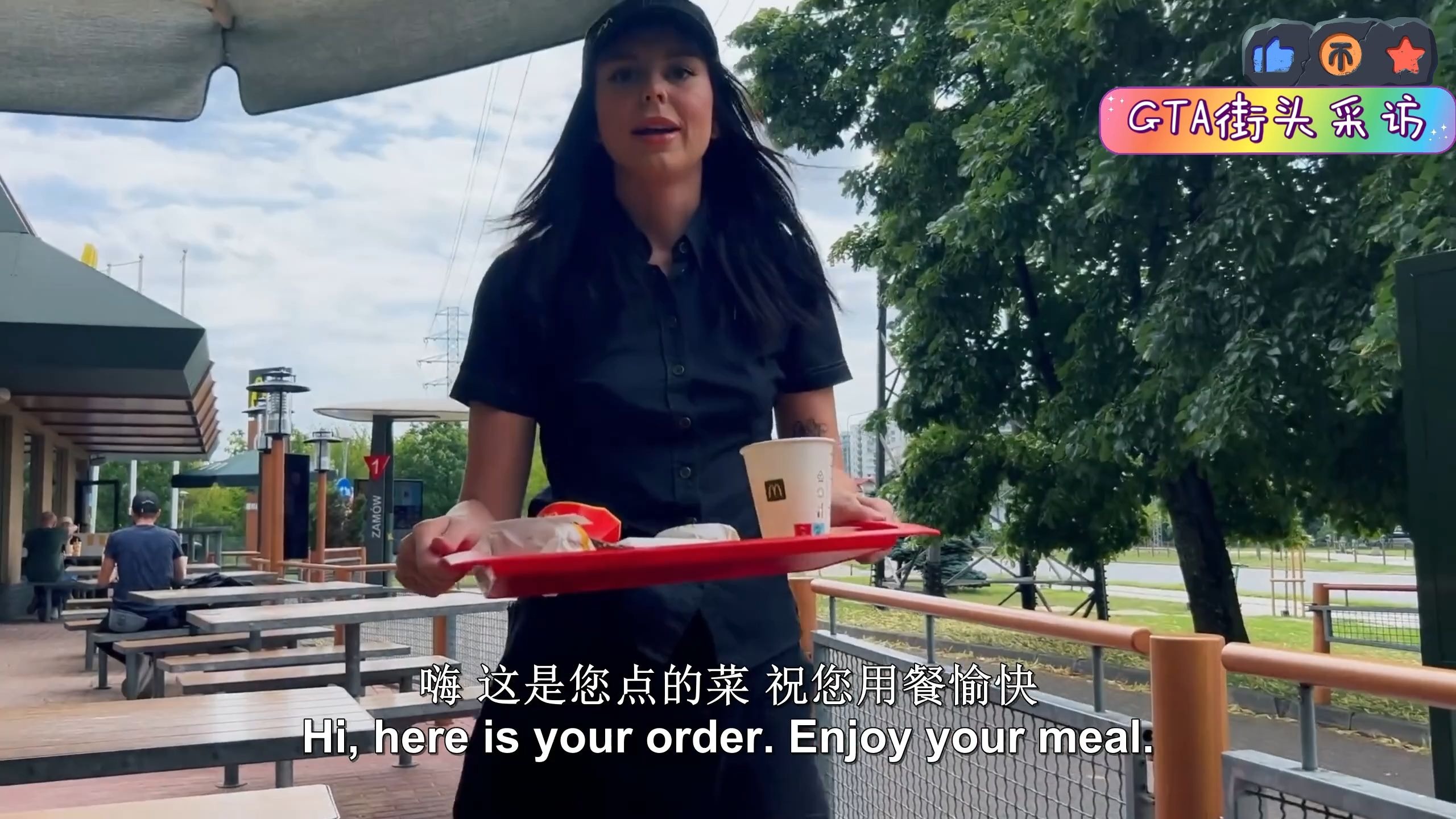 捷克街头-紫色马尾的大胸好看女仆